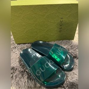 Gucci green rubber slides. Mens size 5 Womens size 7.